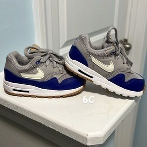 Nike toddler sneakers